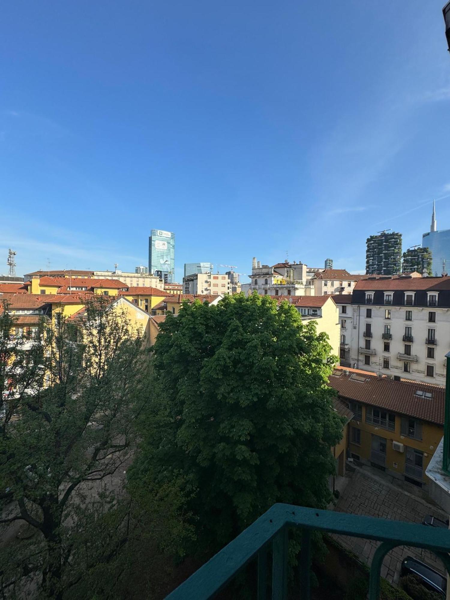 New Apartment With Balcony, Isola Bosco Verticale Милан Экстерьер фото