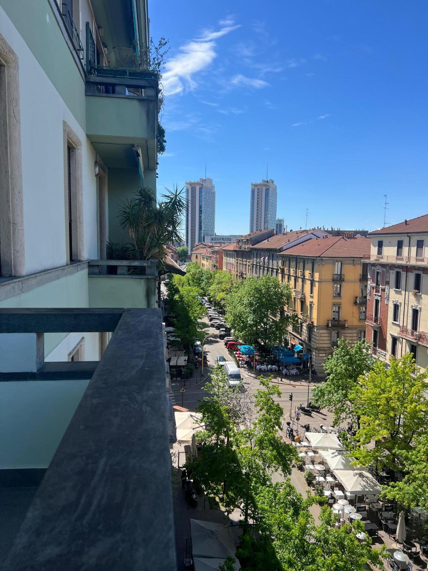 New Apartment With Balcony, Isola Bosco Verticale Милан Экстерьер фото