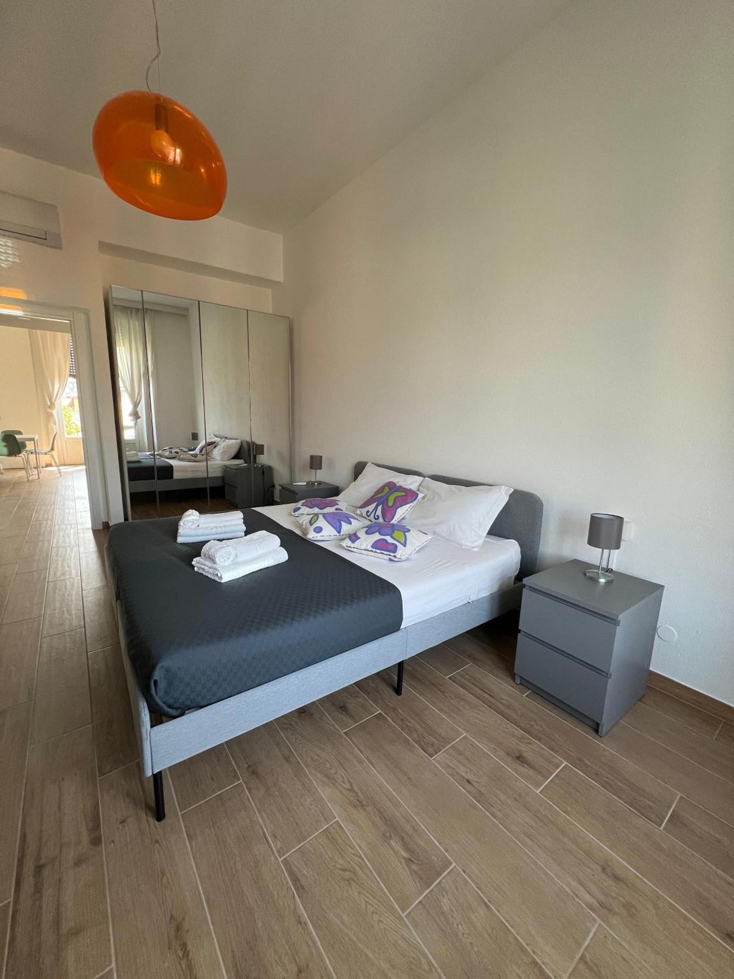 New Apartment With Balcony, Isola Bosco Verticale Милан Экстерьер фото